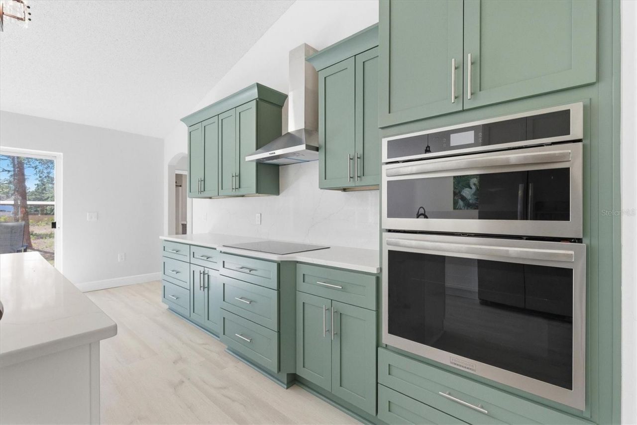 18063 Parrot Road , Weeki Wachee, FL 34614 Photo