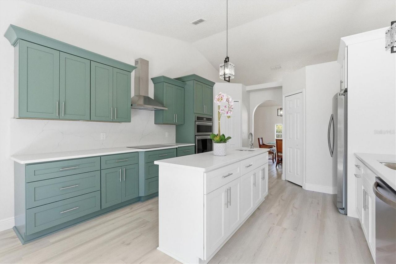 18063 Parrot Road , Weeki Wachee, FL 34614 Photo