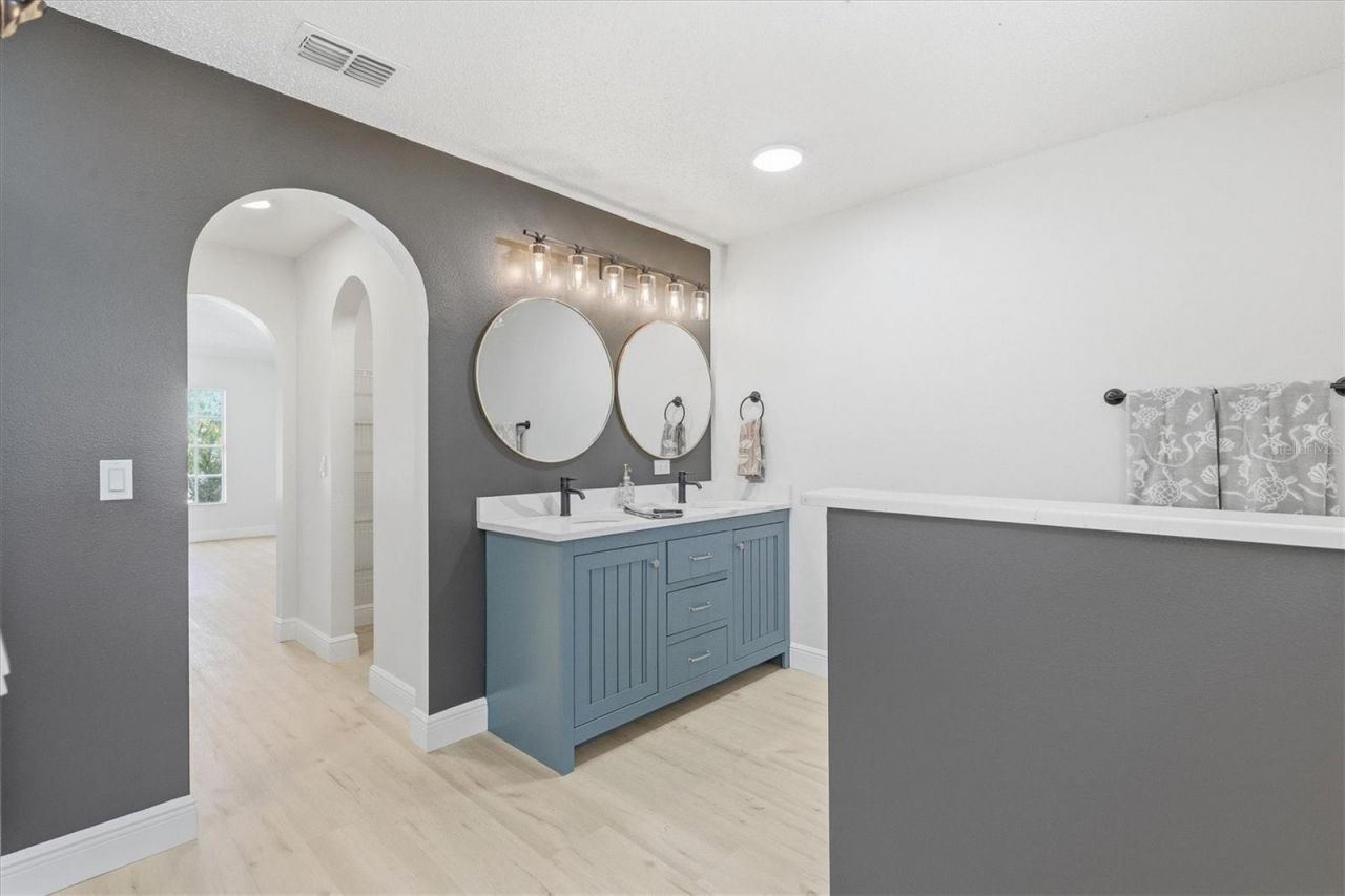 18063 Parrot Road , Weeki Wachee, FL 34614 Photo