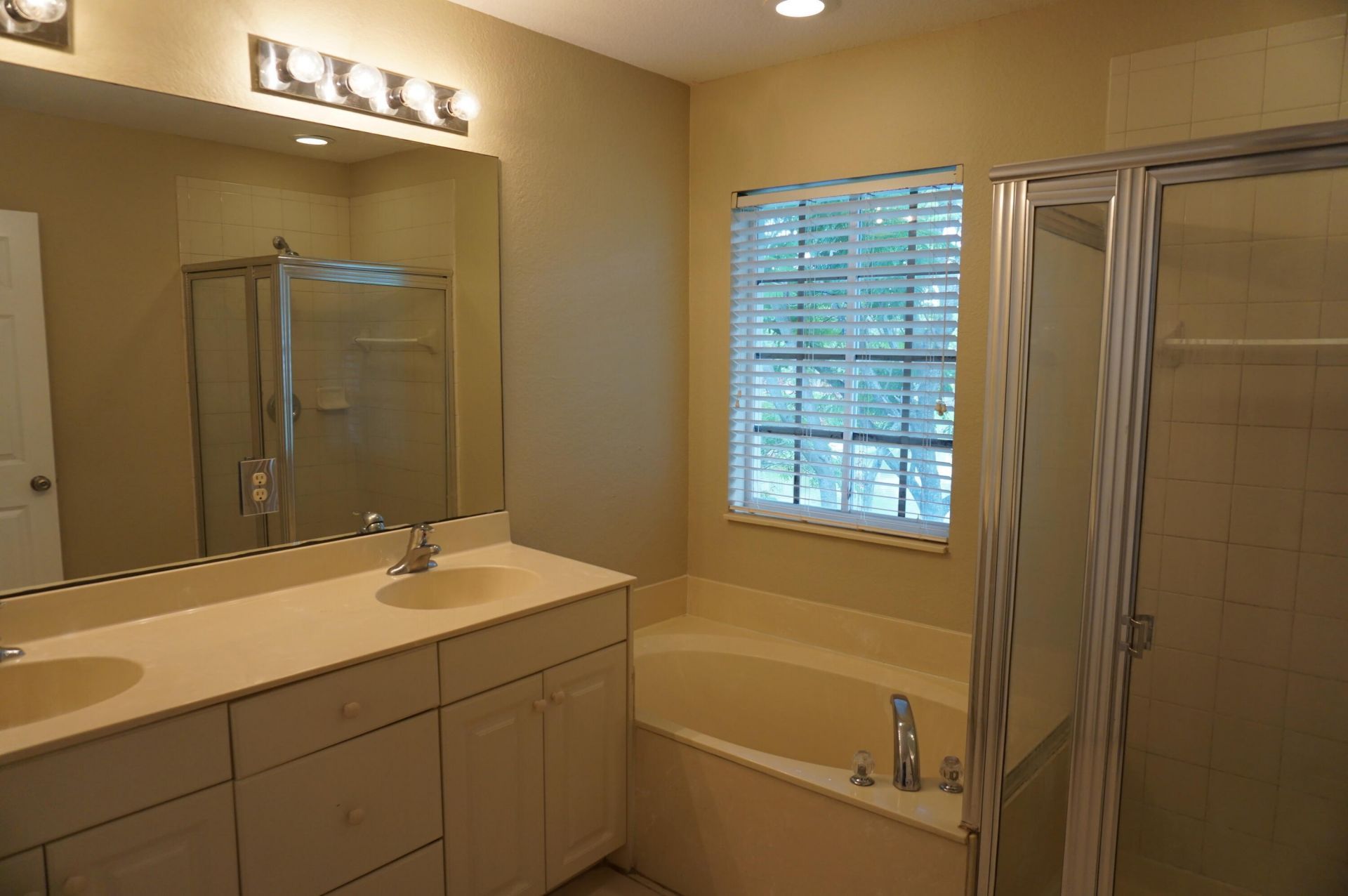 2022 Freeport Lane, Riviera Beach, FL 33404 Photo