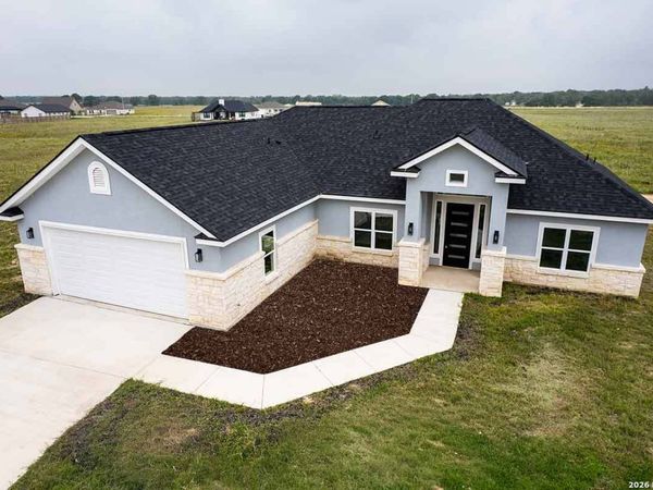 105 Merion Lane, La Vernia, TX 78121