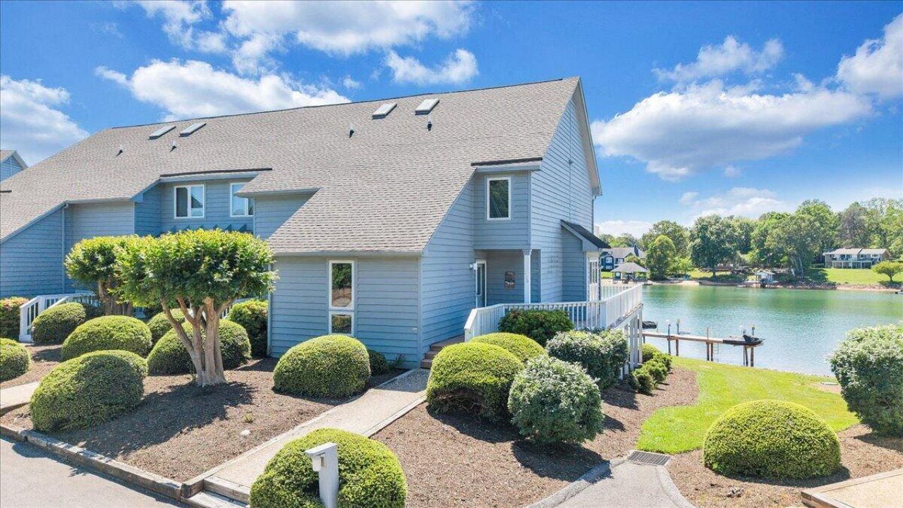 266 Blarney Stone Ct, Huddleston, VA 24104 Main Photo