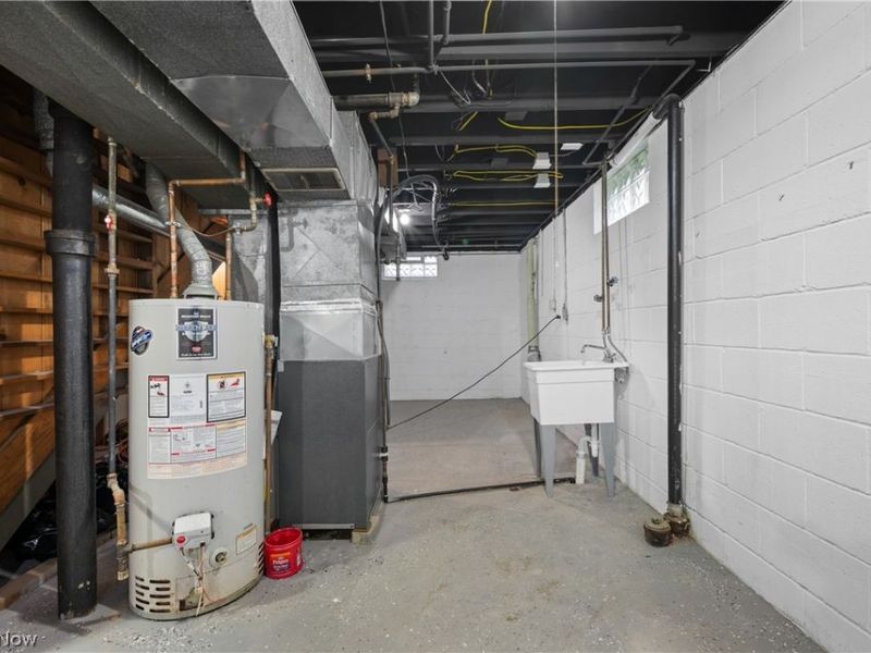 670 Davis Street , Akron, OH 44310 Photo 33