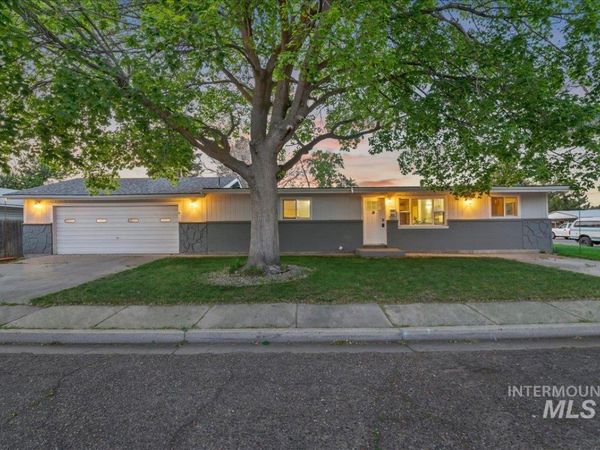 402 W 4th N, Mountain Home, ID 83647