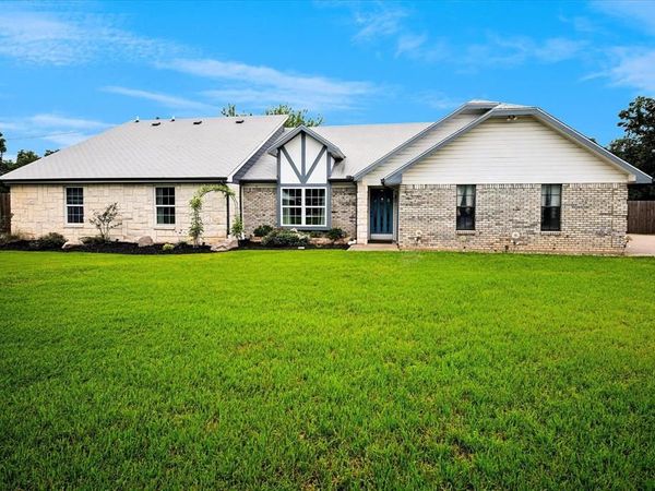 9716 Windsor Circle, Fort Worth, TX 76140