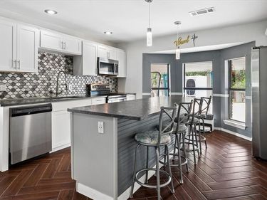 9716 Windsor Circle, Fort Worth, TX 76140