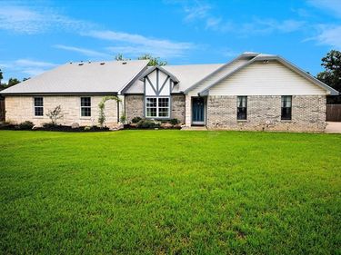 9716 Windsor Circle, Fort Worth, TX 76140