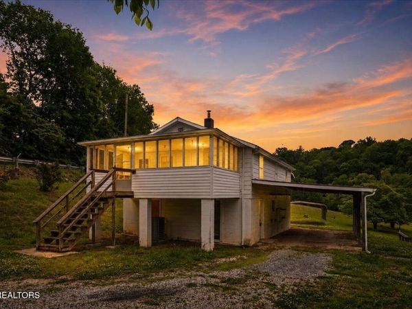 743 Lovely Bluff Rd, Rocky Top, TN 37769