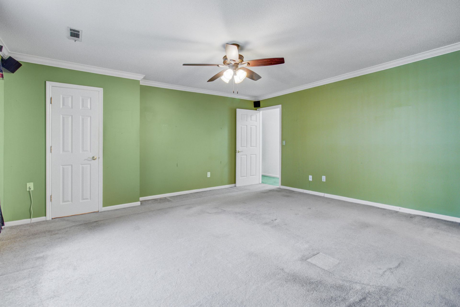 2932 Cathedral Lane Photo 27