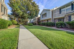 2932 Cathedral Lane photo 4