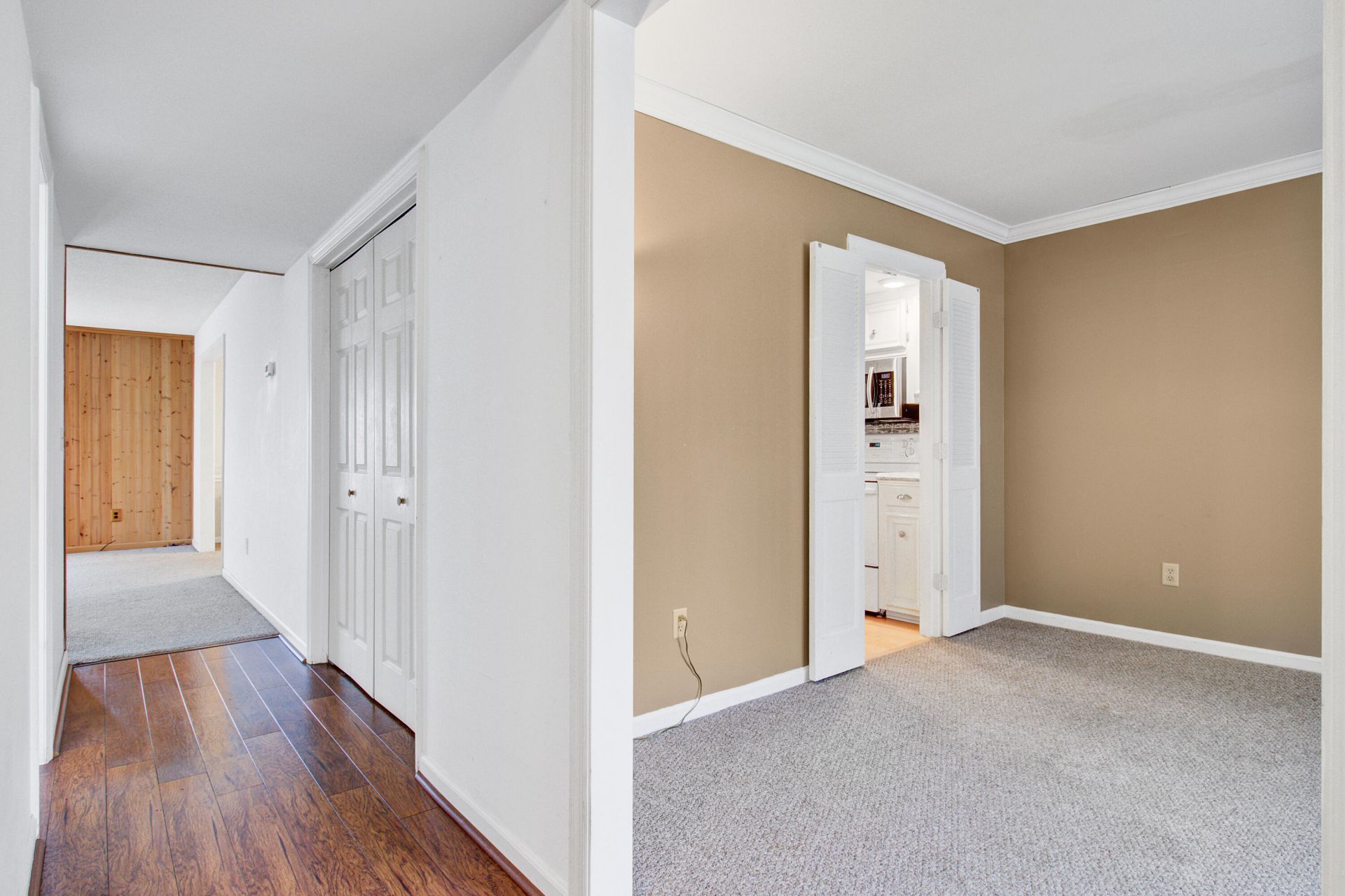 2932 Cathedral Lane Photo 6