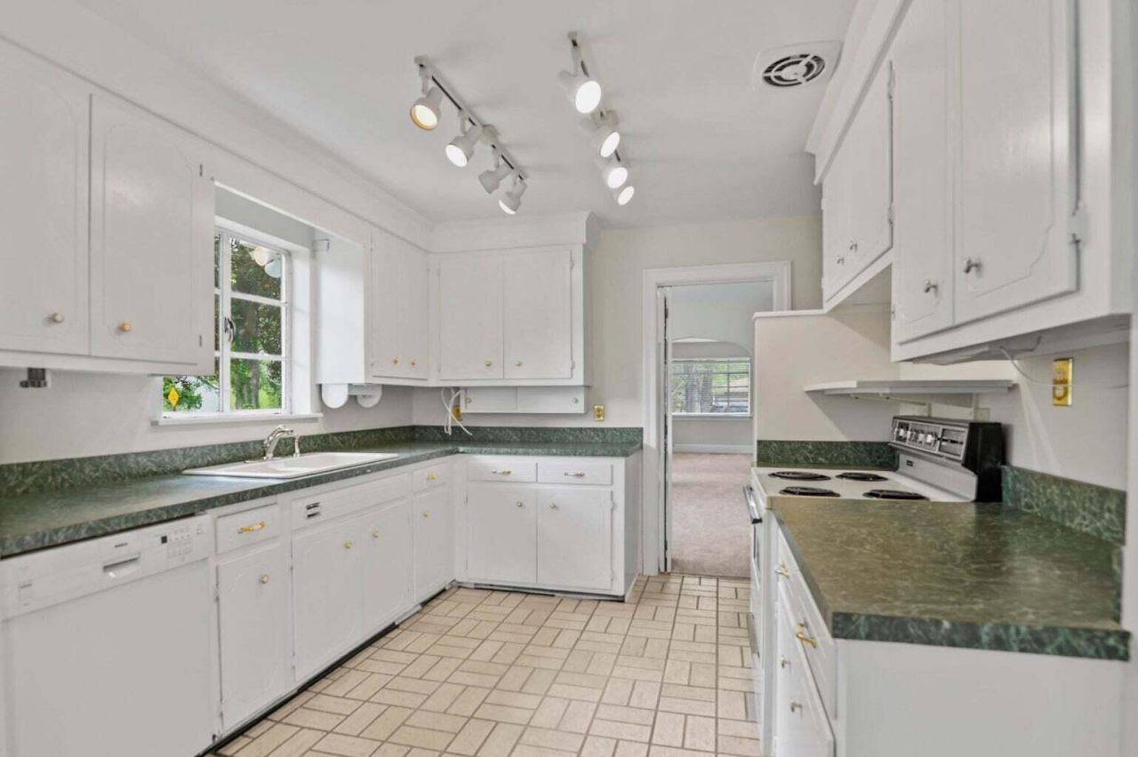 1663 Pinckney Park Drive Photo 9