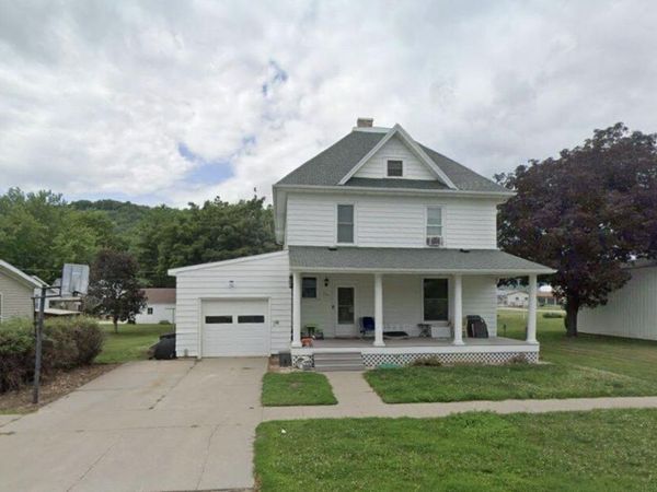 355 SE 2 Street, New Albin, IA 52160