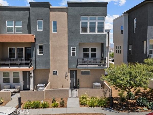 27034 Hummingbird Lane, Valencia, CA 91381