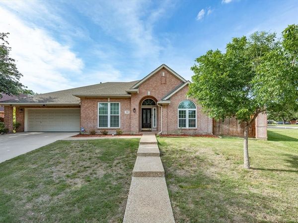 3529 Stone Creek Lane S, Fort Worth, TX 76137