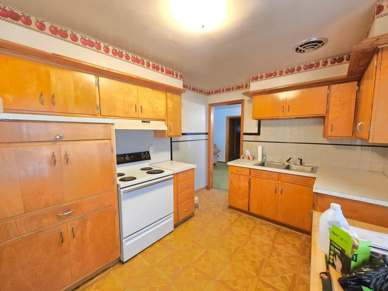 2426 E Mansfield Street , Bucyrus, OH 44820 Photo 12