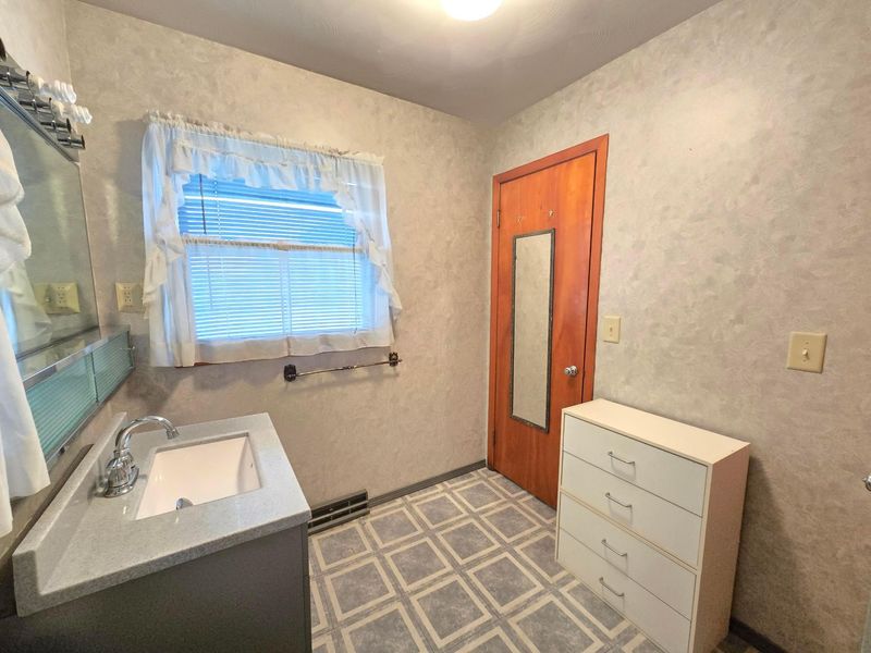 2426 E Mansfield Street , Bucyrus, OH 44820 Photo 25