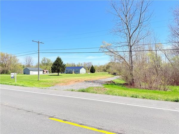 E Lee Road , Holley, NY 14470