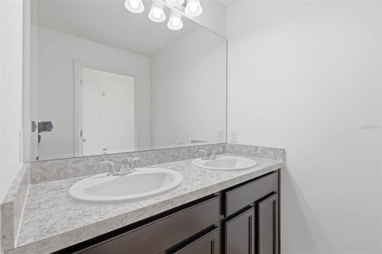 652 Samuel Place, Davenport, FL 33837 Photo