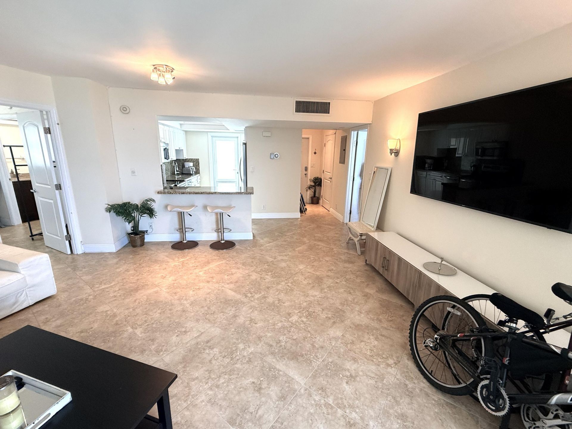 333 NE 21st Avenue, Unit 1704, Deerfield Beach, FL 33441 Photo