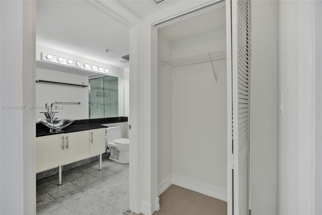 31 SE 5th St, Unit 2305, Miami, FL 33131 Photo