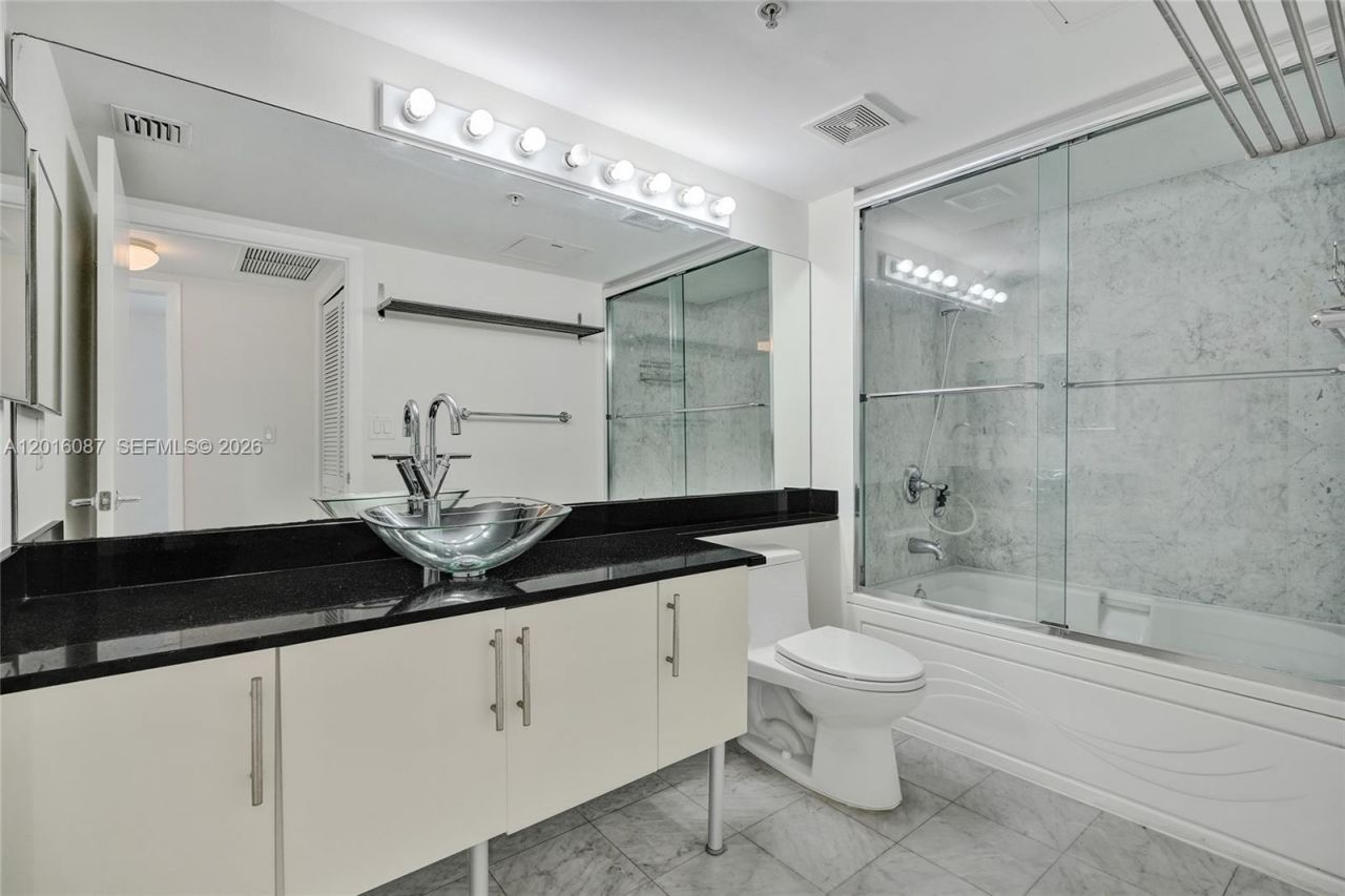 31 SE 5th St, Unit 2305, Miami, FL 33131 Photo