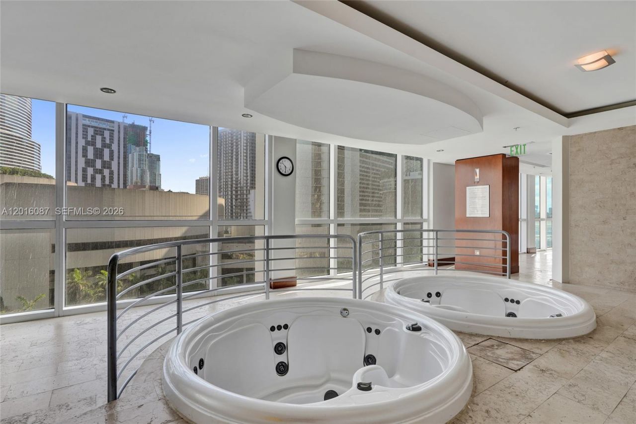 31 SE 5th St, Unit 2305, Miami, FL 33131 Photo