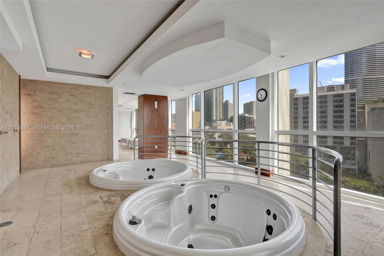 31 SE 5th St, Unit 2305, Miami, FL 33131 Photo