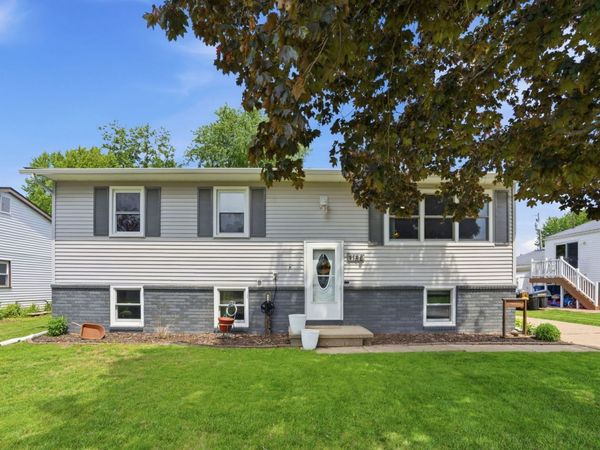318 E PARKWAY Drive, Blue Grass, IA 52726