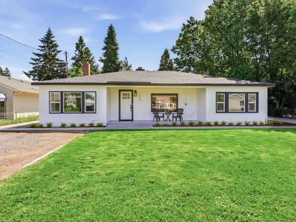 1537 Cloverlawn Drive, Grants Pass, OR 97527