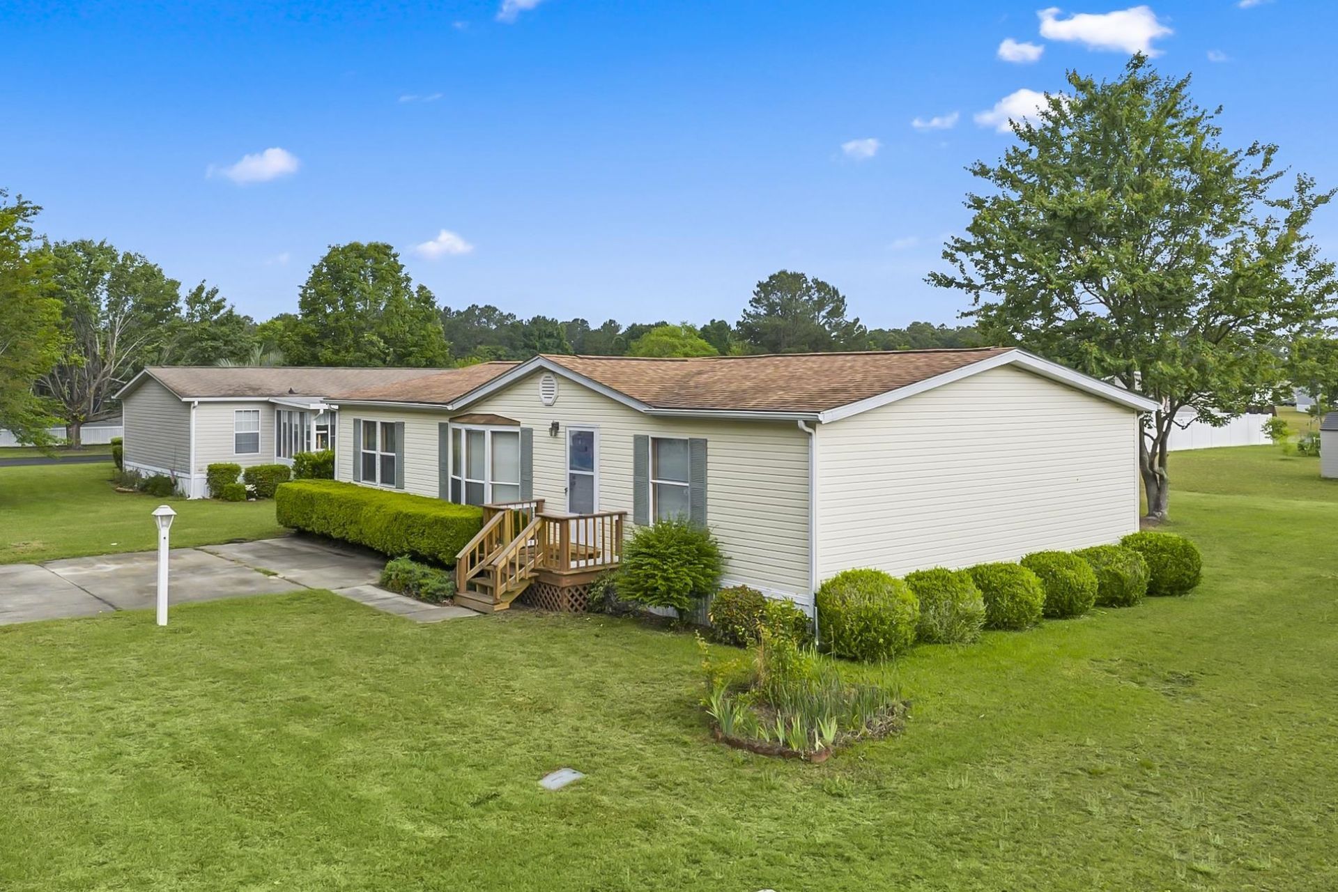 1093 Palm Dr.  Photo 5