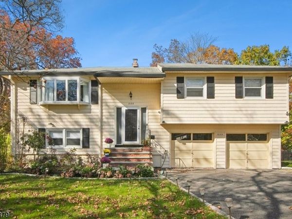 223 Chaucer Dr, Berkeley Heights, NJ 07922