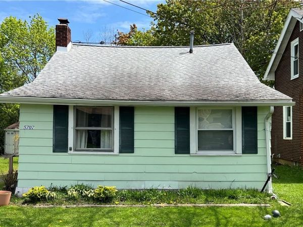 5707 East Lane , Lake View, NY 14085