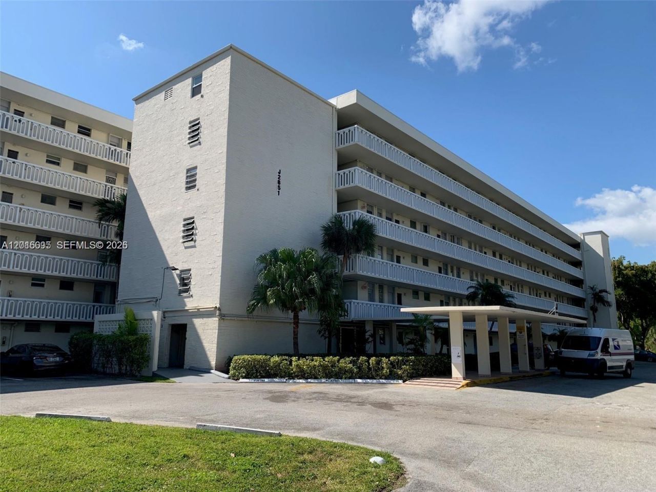 2851 Leonard Dr , Unit J603, Aventura, FL 33160 Photo