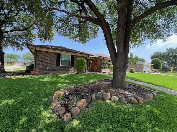 1401 Fieldstone Court E, Bedford, TX 76022