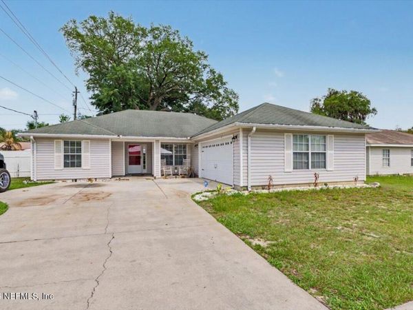 237 MANGO Drive, Palatka, FL 32177
