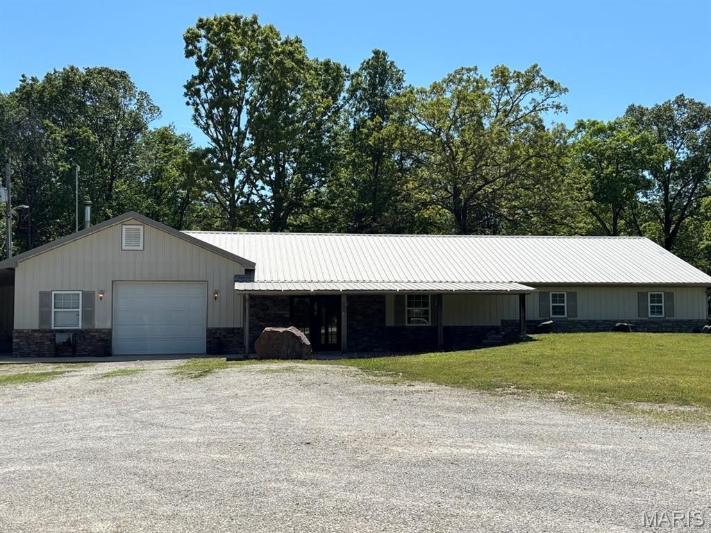 3892 Possum Hollow Road , Bourbon, MO 65441 Main Photo