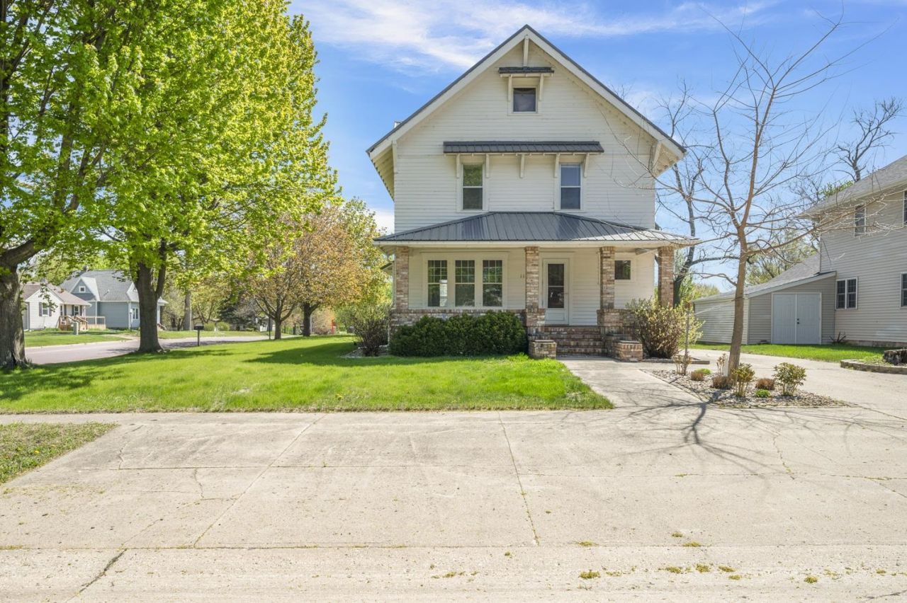 114 E 4th Street, Lake Park, IA 51347 Main Photo