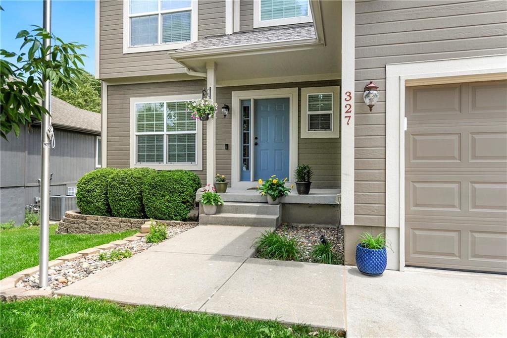327 SE Highland Park Drive Lees Summit, MO 64063