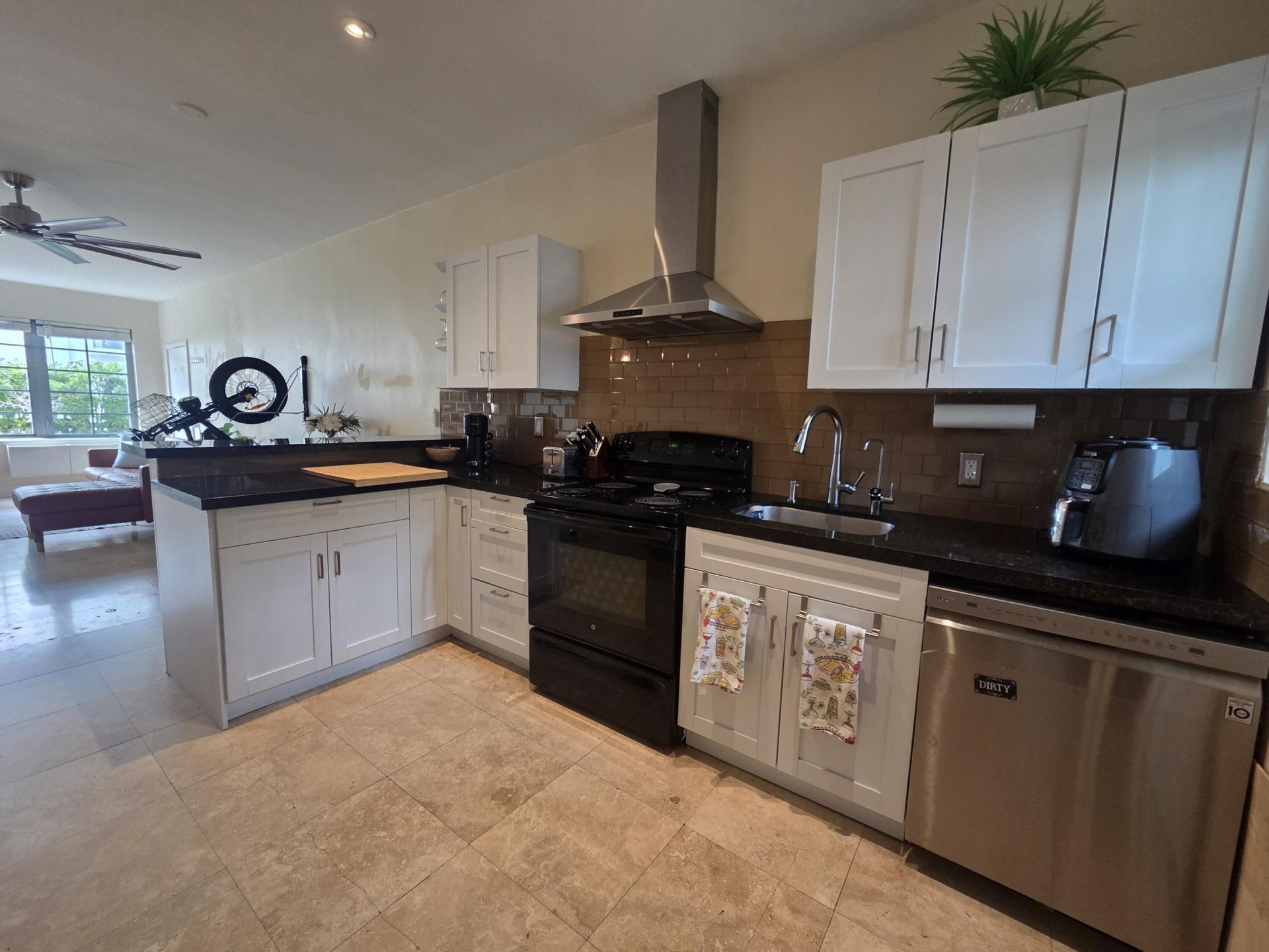 1045 Lenox Avenue, Unit 6, Miami Beach, FL 33139 Photo