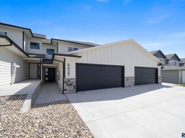 5425 W Liberator Cir, Sioux Falls, SD 57107