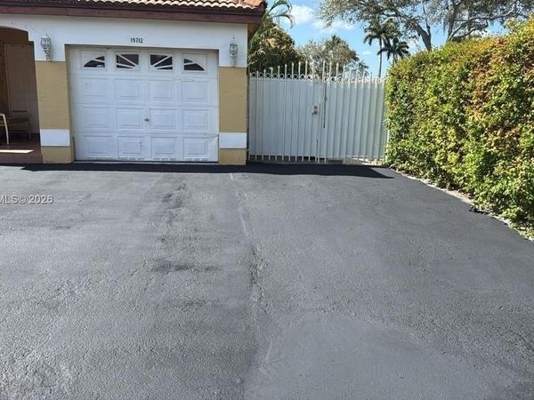 19712 NW 82nd Pl , Hialeah, FL 33015