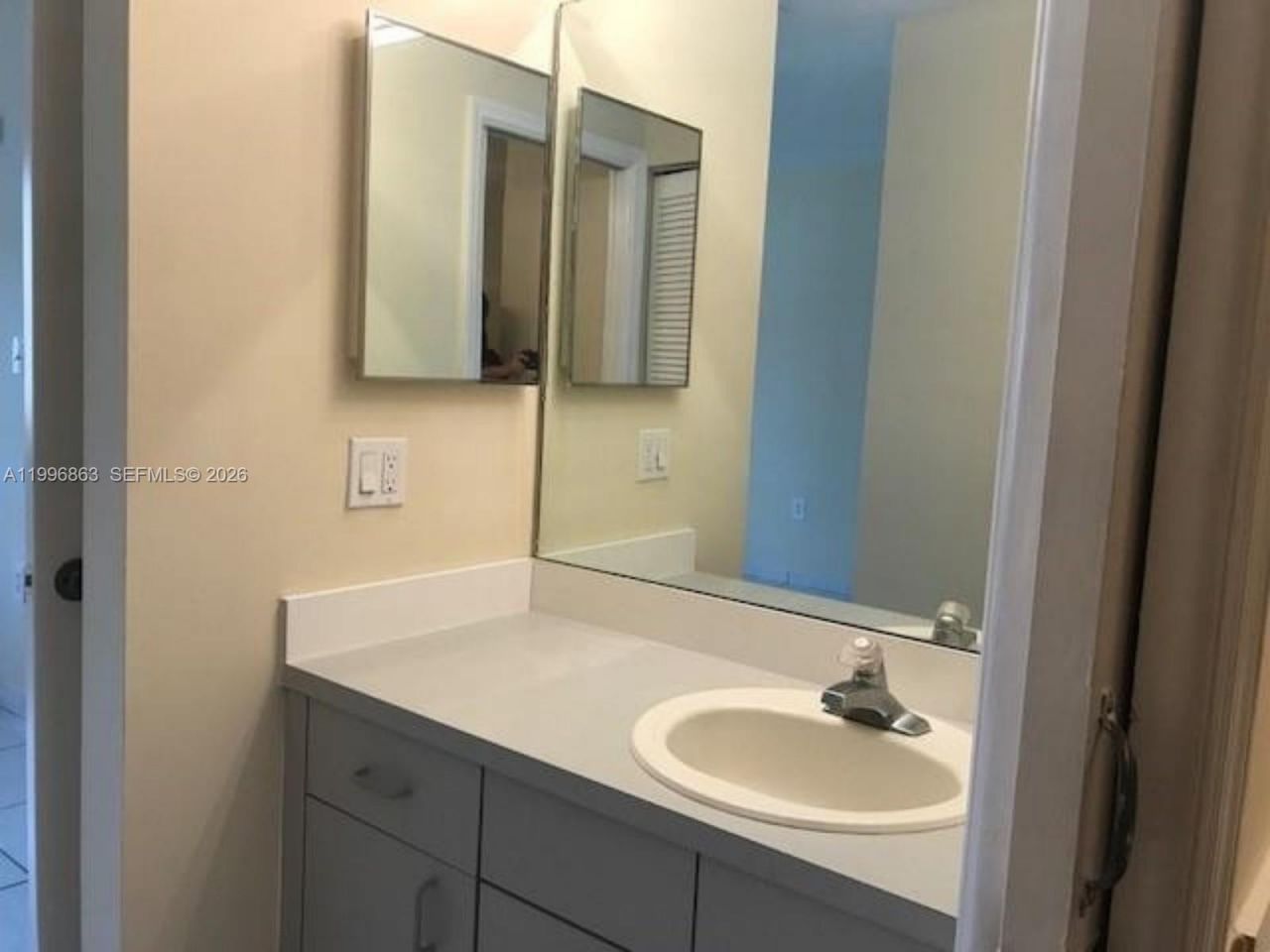 19712 NW 82nd Pl, Hialeah, FL 33015 Photo