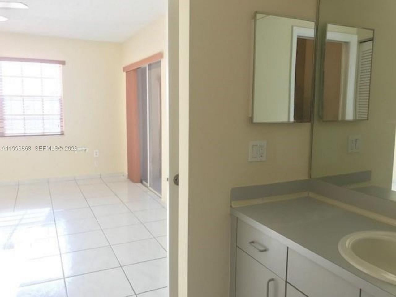 19712 NW 82nd Pl, Hialeah, FL 33015 Photo