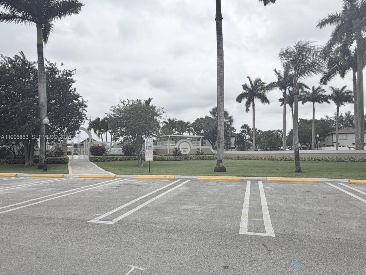19712 NW 82nd Pl, Hialeah, FL 33015 Photo