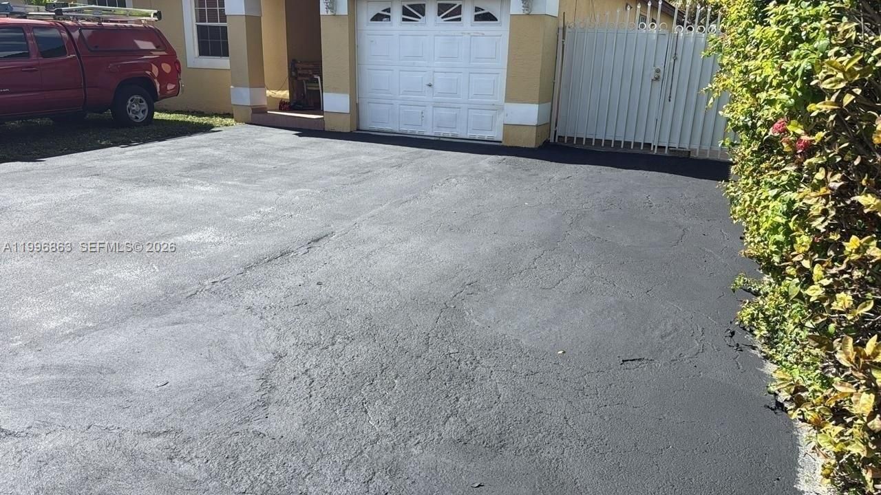 19712 NW 82nd Pl, Hialeah, FL 33015 Photo