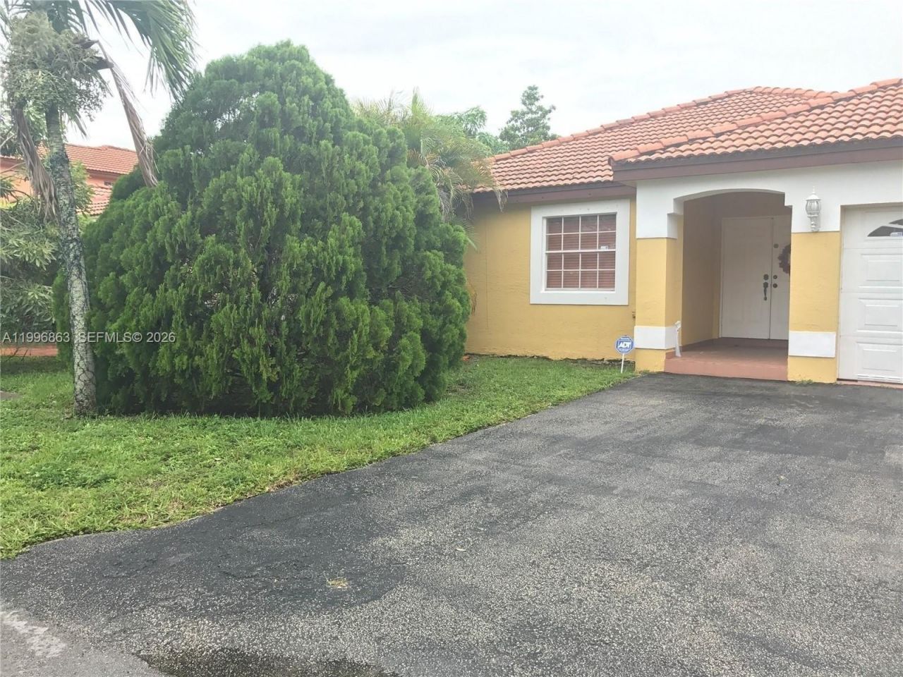 19712 NW 82nd Pl, Hialeah, FL 33015 Photo