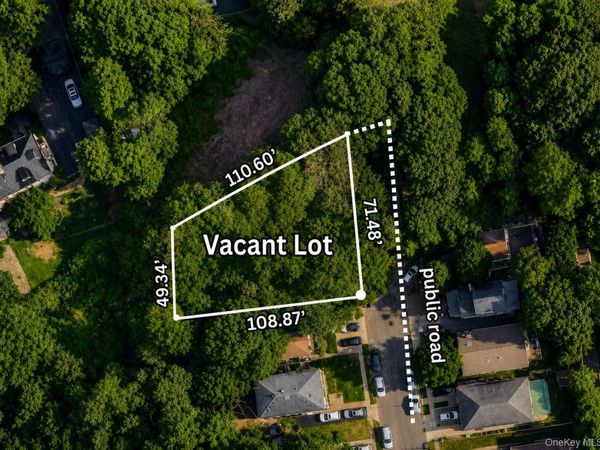 103 Firwood Road , Manorhaven, NY 11050