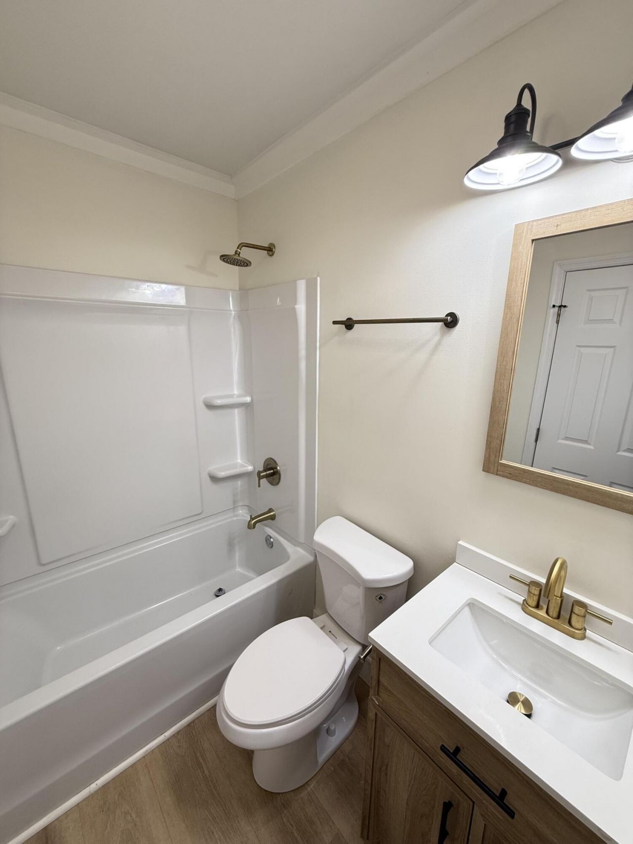 2306 Kent Photo 13