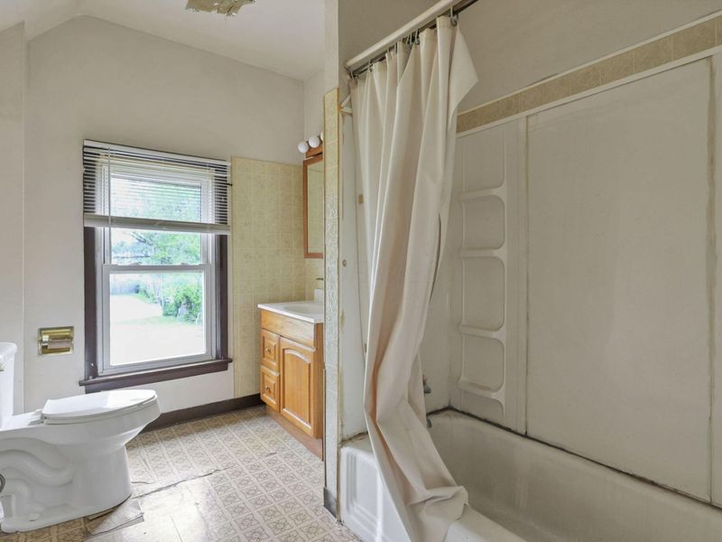 684 Siebert Street , Columbus, OH 43206 Photo 9